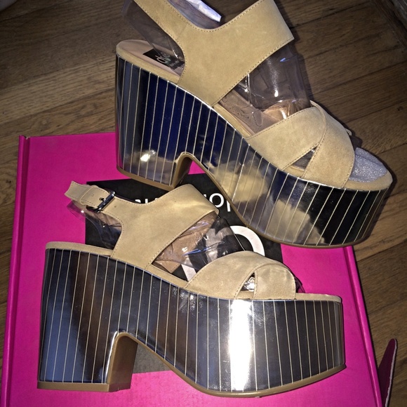 Dolce Vita metallic silver platform